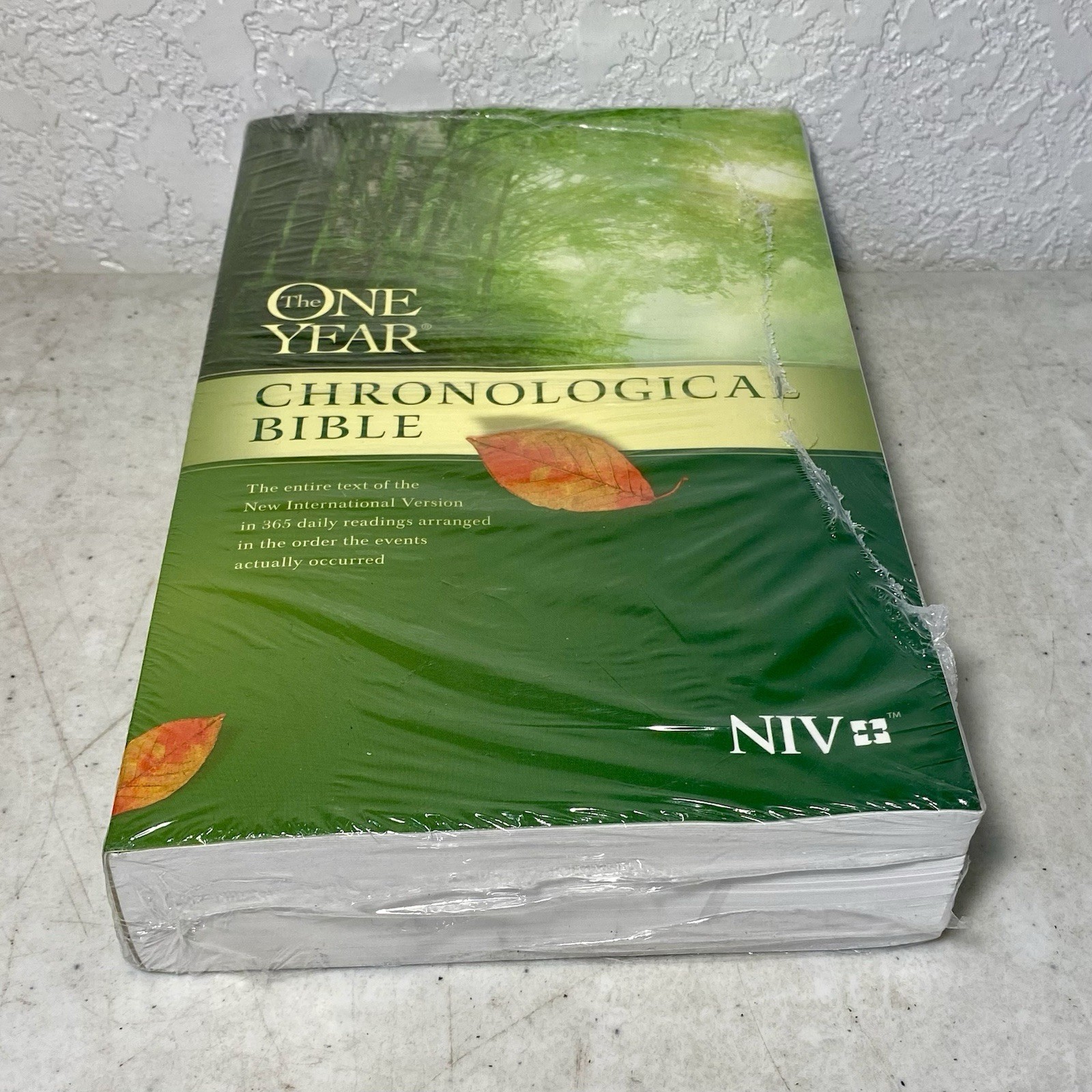 The One Year Chronological Bible NIV (Softcover) Tyndale Daily Reading Paperback