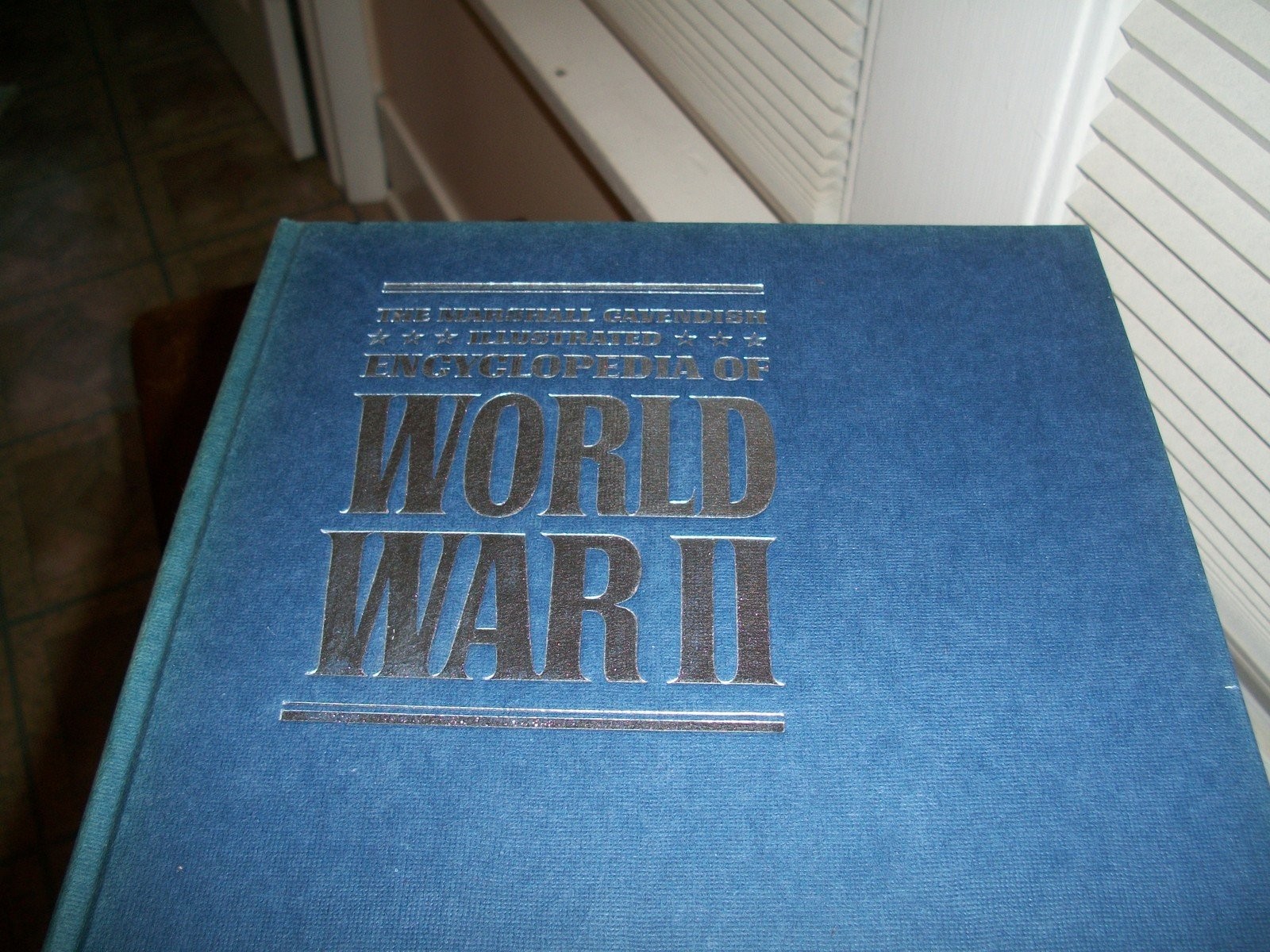 The Marshall Cavendish Illustrated Encyclopedia of World War II (Volume 12)