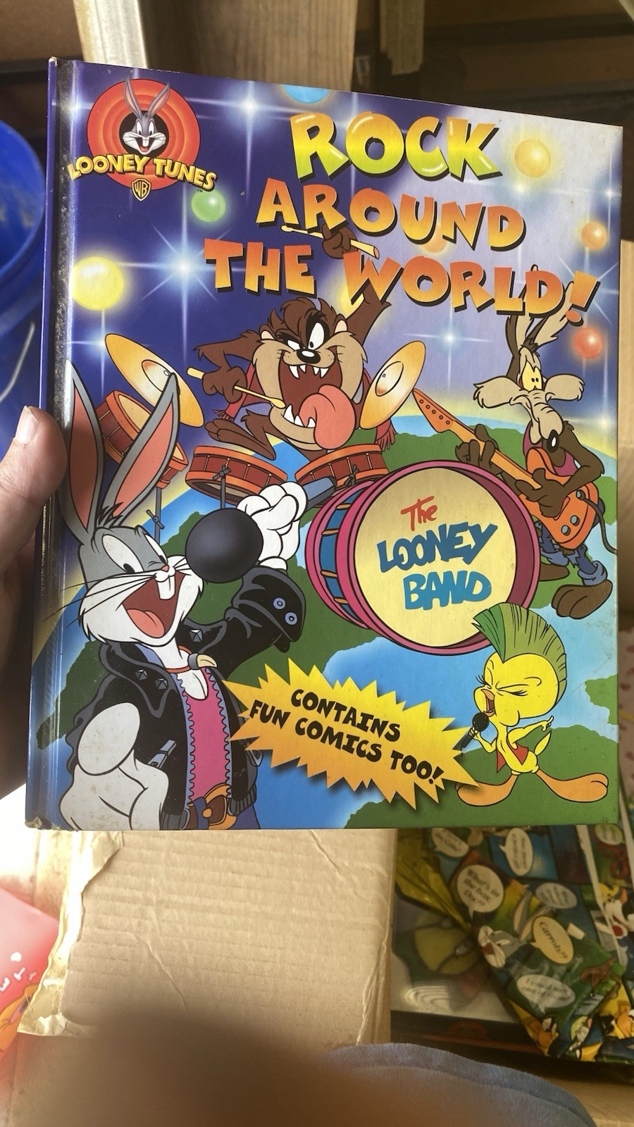 Warner Bros Looney Tunes Rock Around the World Book Cartoons 2000