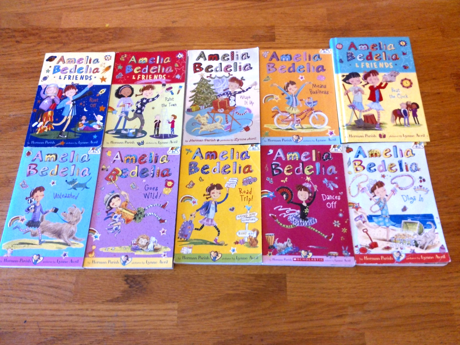 AMELIA BEDELIA – 10 HERMAN PARISH CHILDREN’S CHAPTER BOOKS – LOT