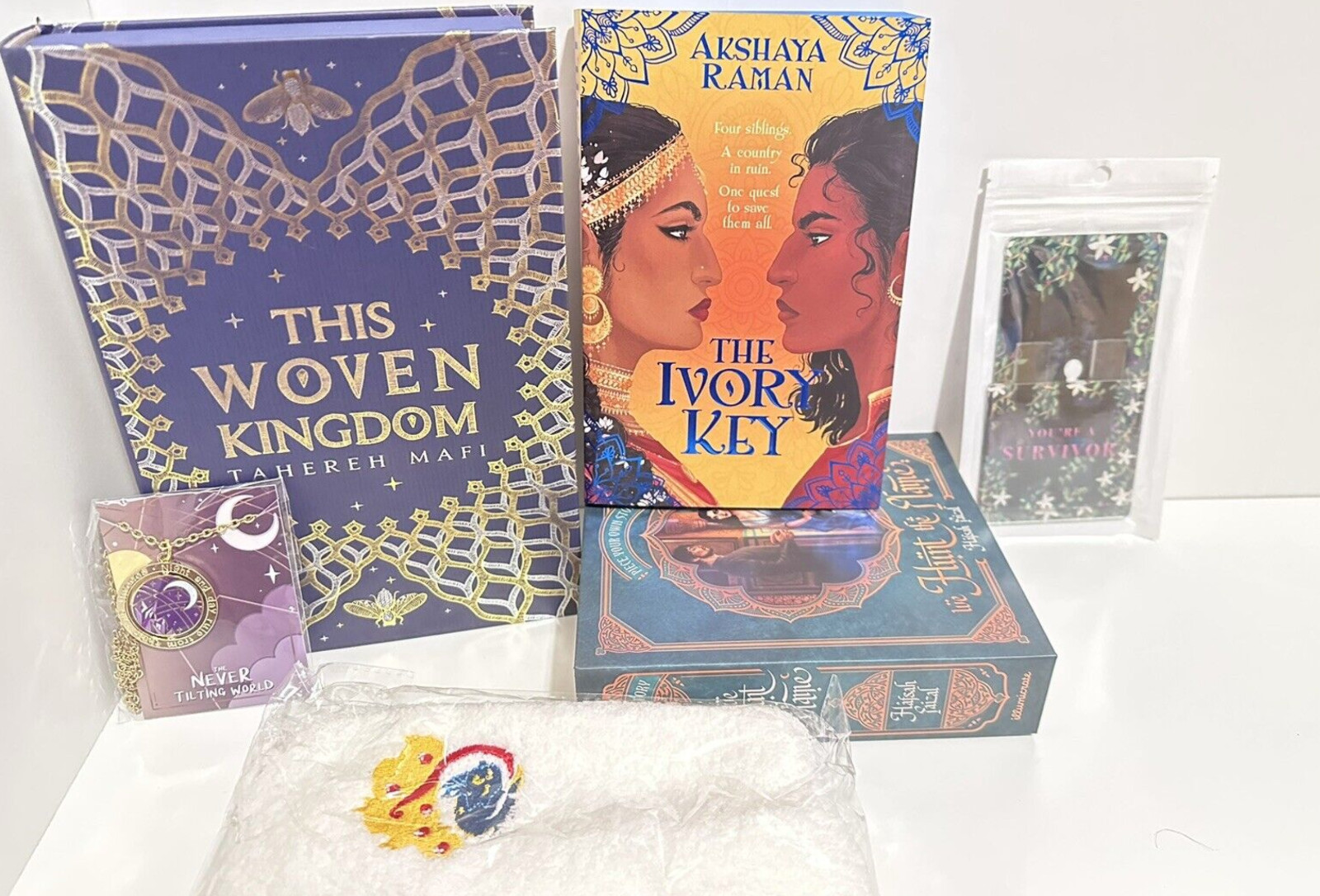 Illumicrate ROYAL SECRETS THIS WOVEN KINGDOM Tahereh Mafi SIGNED + FULL BOX