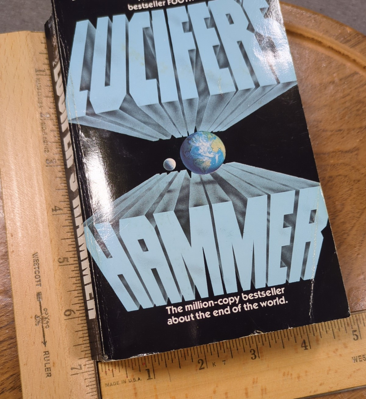 Lucifer’s Hammer Larry Niven Jerry Pournelle 1977 Del Rey Mass Market Paperback