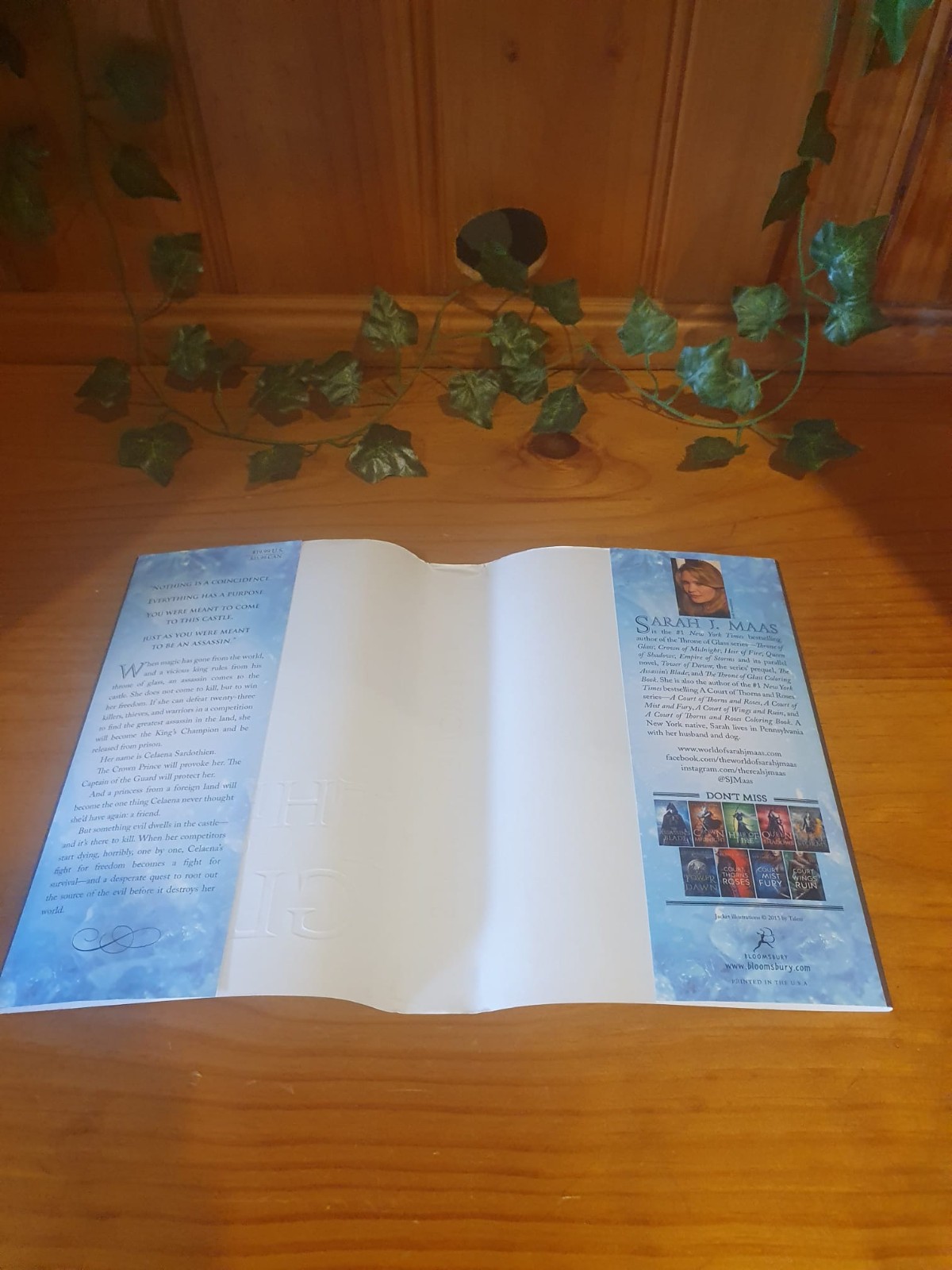 Throne of Glass Sarah J Maas Out of Print ORIGINAL COVER Hardcover with DJ