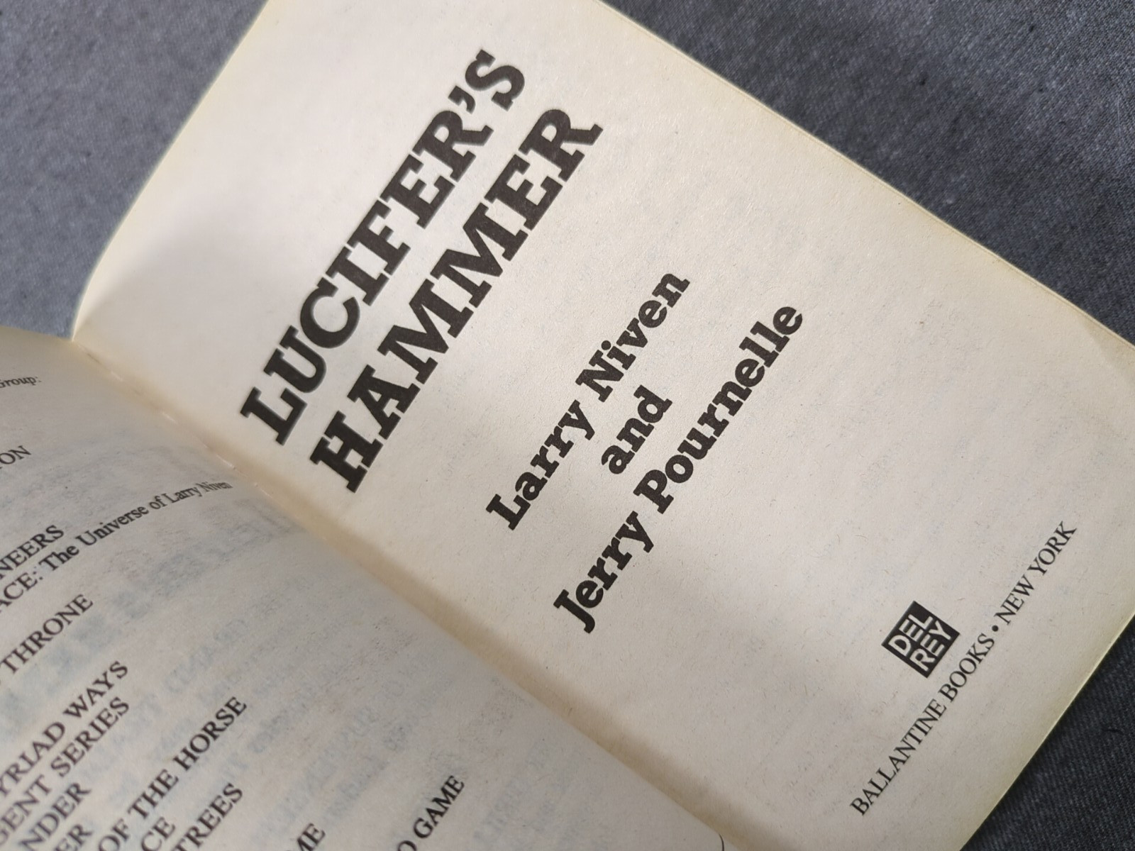 Lucifer’s Hammer Larry Niven Jerry Pournelle 1977 Del Rey Mass Market Paperback