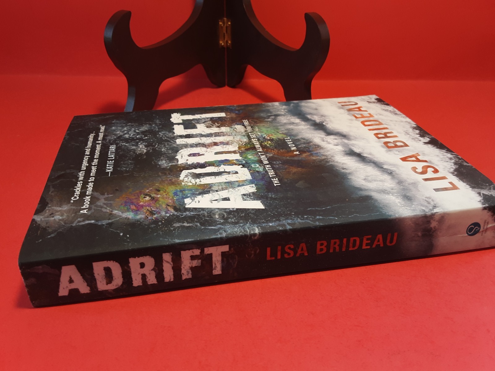 Adrift Lisa Brideau NEW Softcover VERY GOOD Thriller Fiction