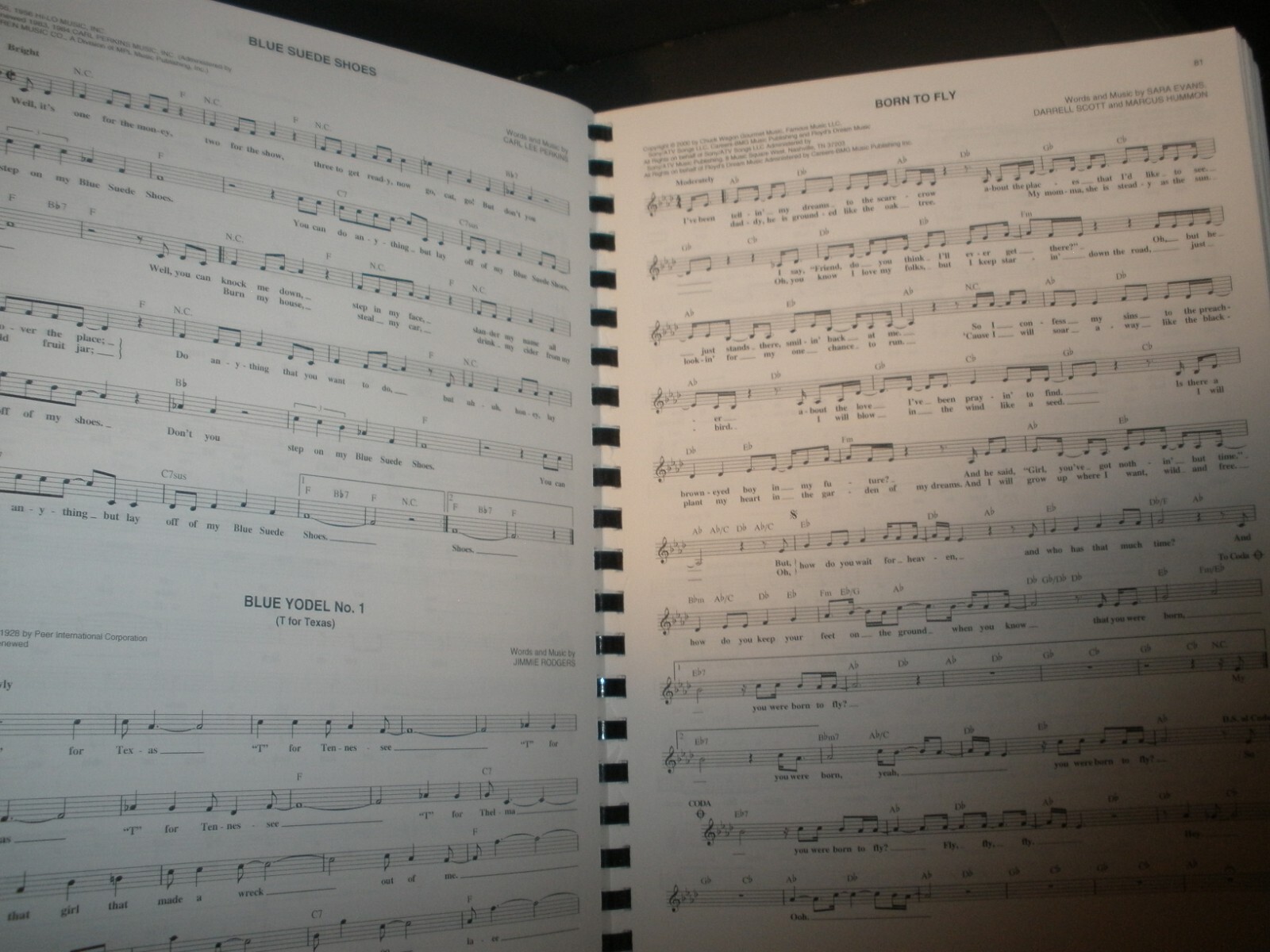 Fake Bks.: The Ultimate Country Fake Book : C Instruments by Hal Leonard (M12)