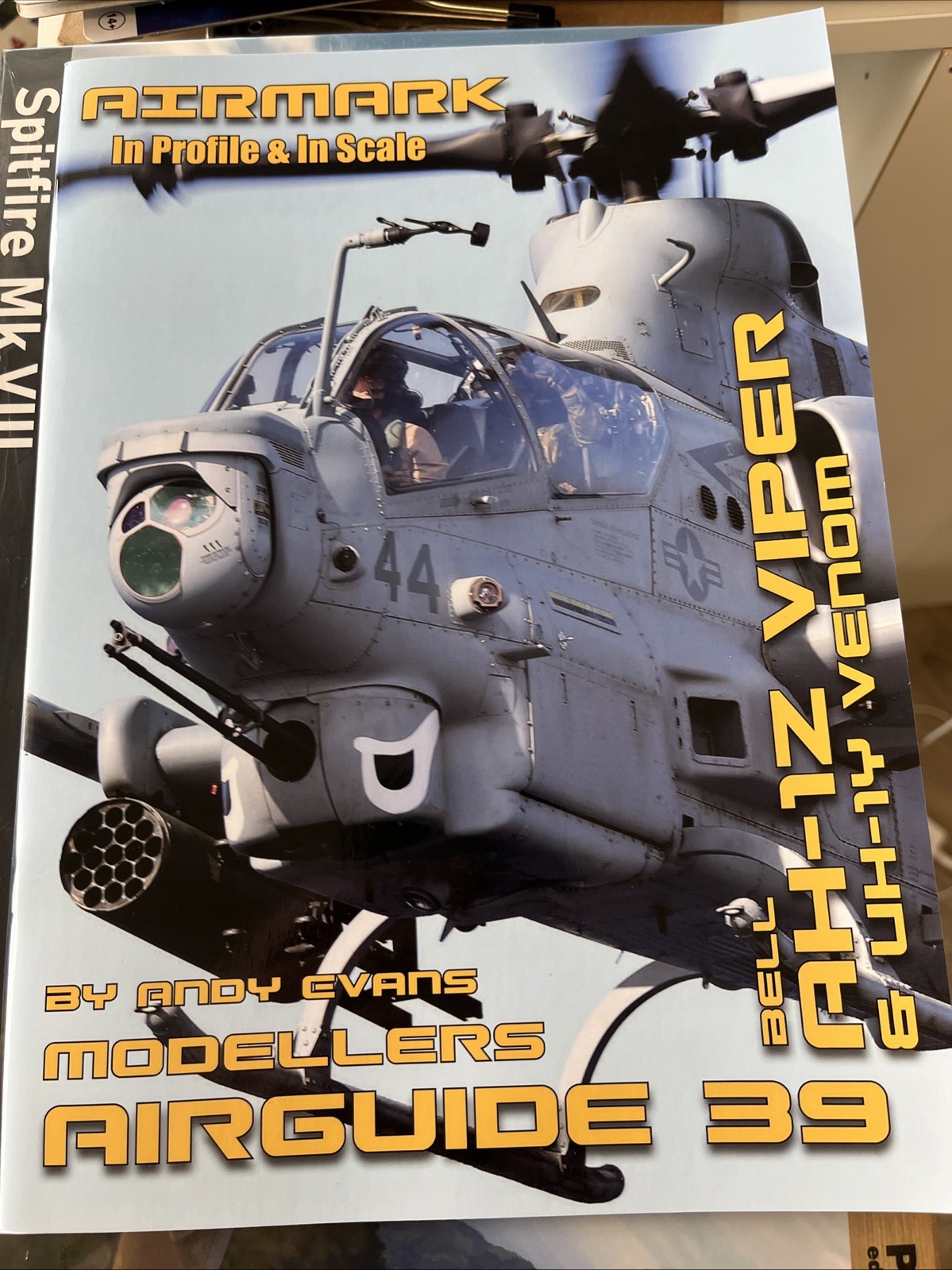 AH-1Z Viper & UH-1Y Venom: Profile & In Scale AirGuide #39