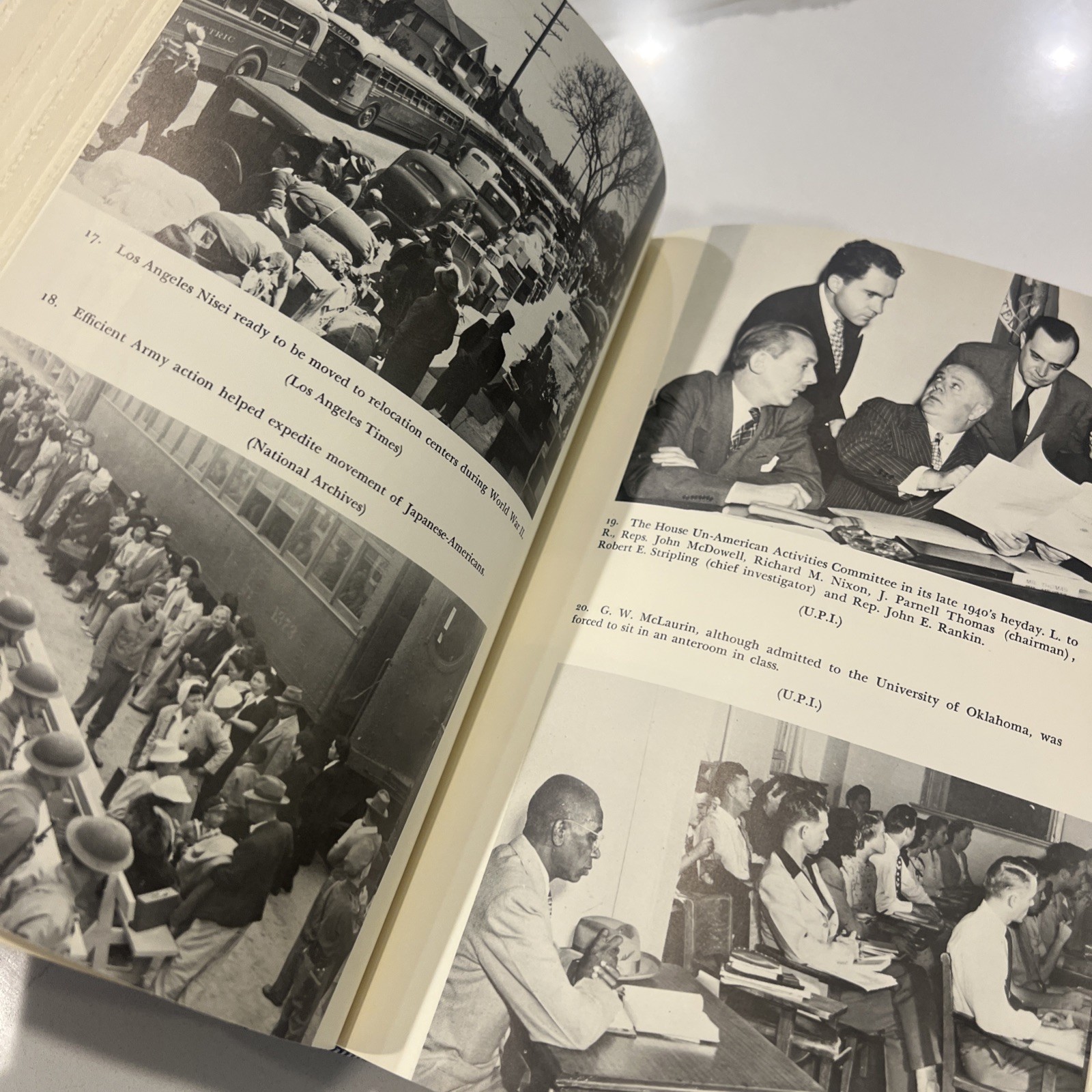 The Constitution in Crisis Times 1918-1969 (The New American Nation – GOOD