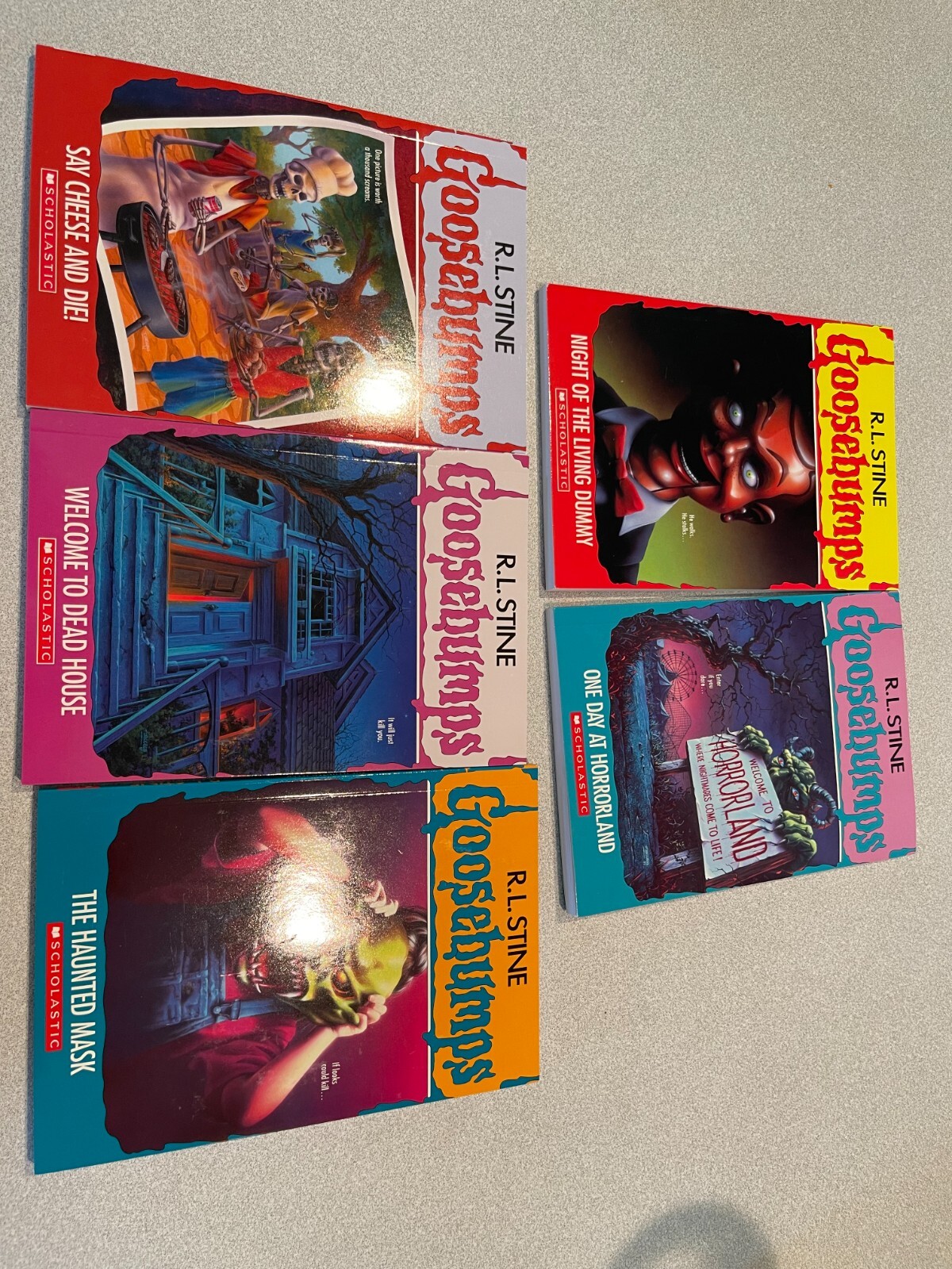 Goosebumps R.L Stine Retro Tin Box Set of 5 Paperbacks Books