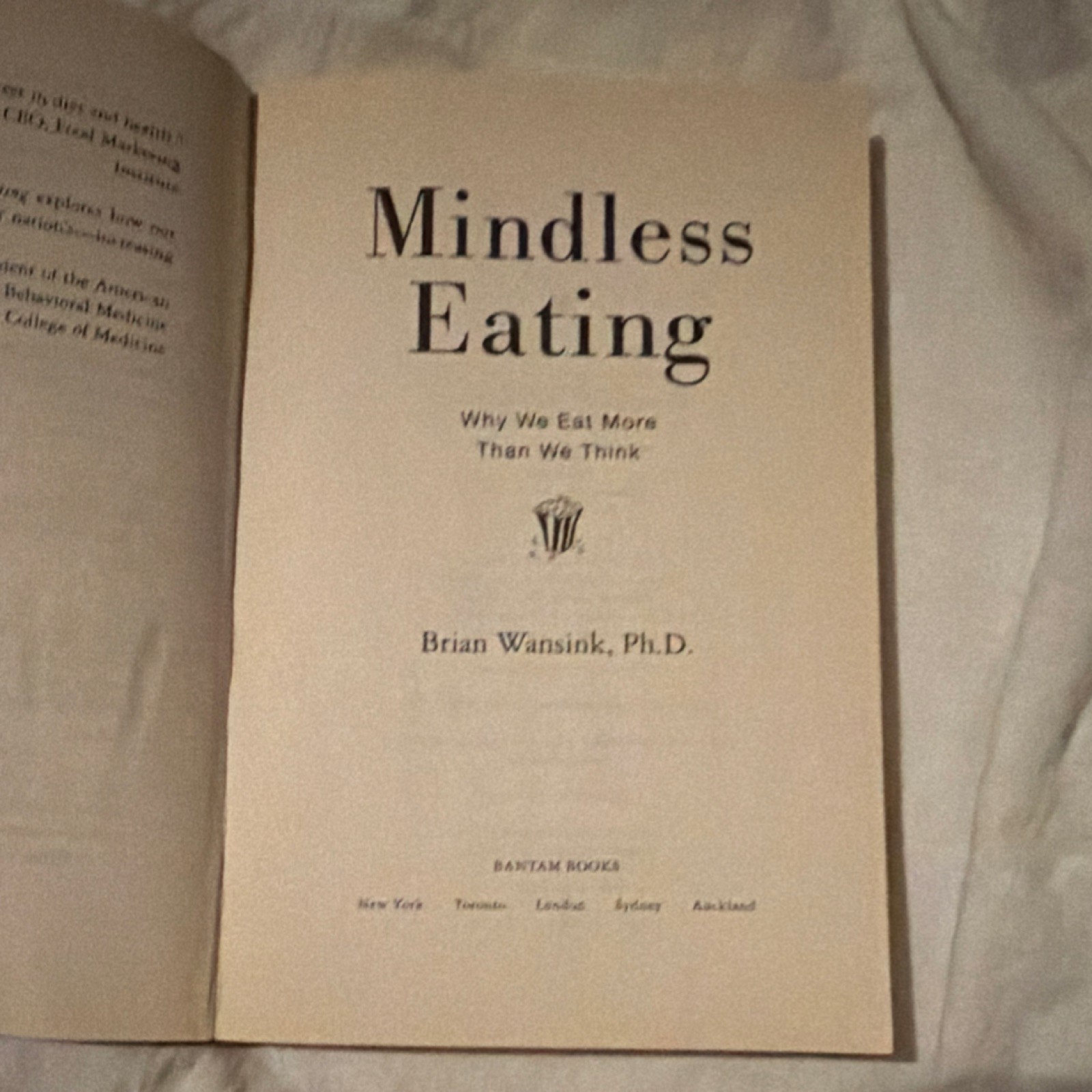 Lot of 4 books! Eat what you love Love what you eat, Dad Is Fat, Mindless Eating