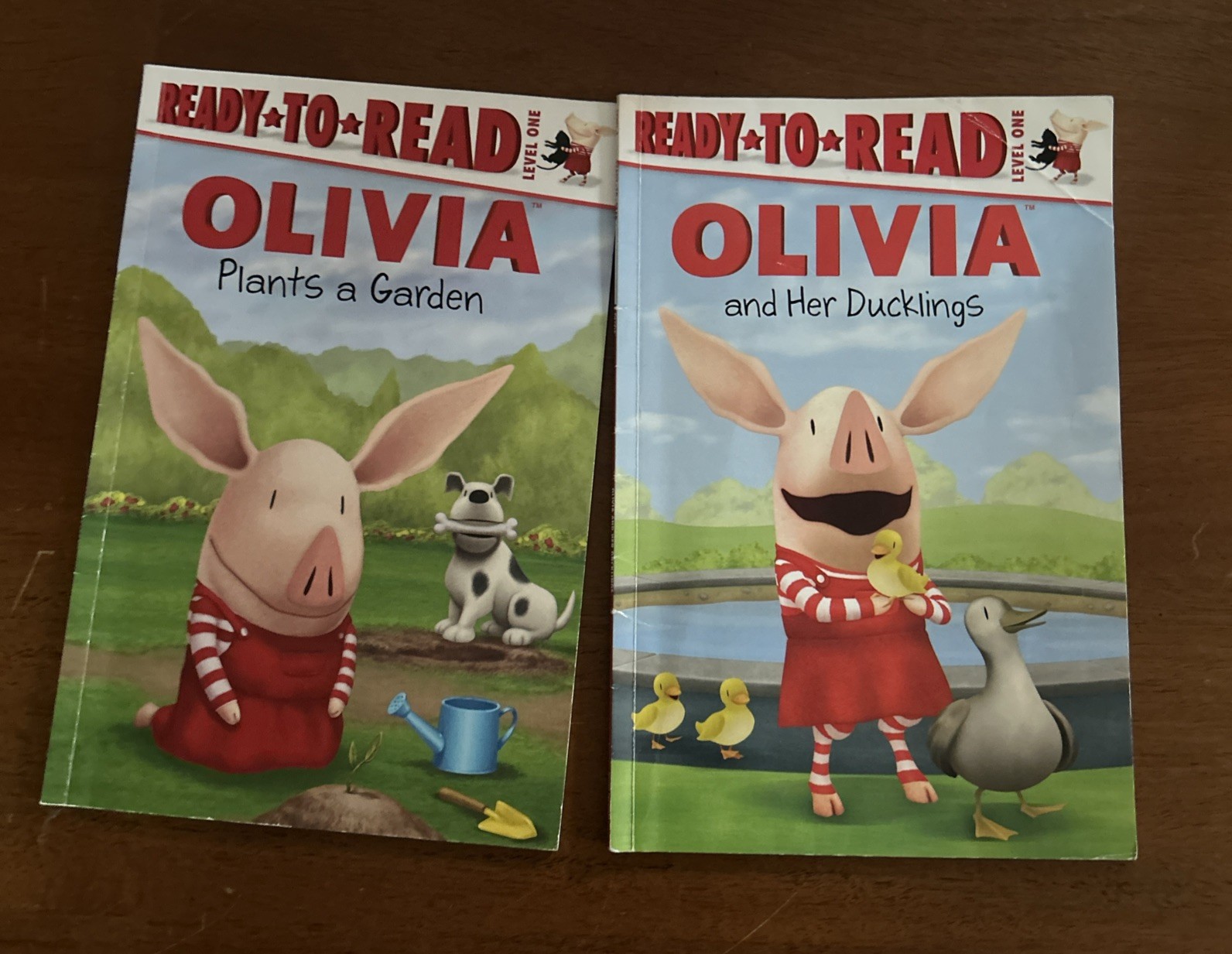 OLIVIA Loves to Read : Olivia Trains Her Cat…,Her Ducklings;…Cased Set VG 1