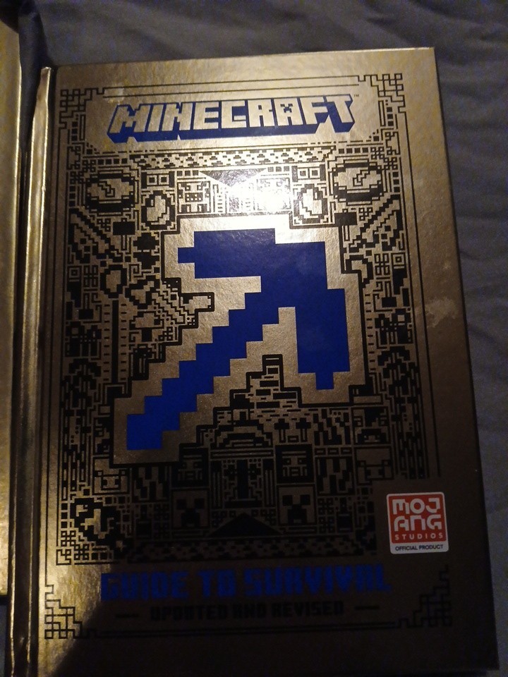 Minecraft: Guide to Survival by Mojang AB and The Official Minecraft Team