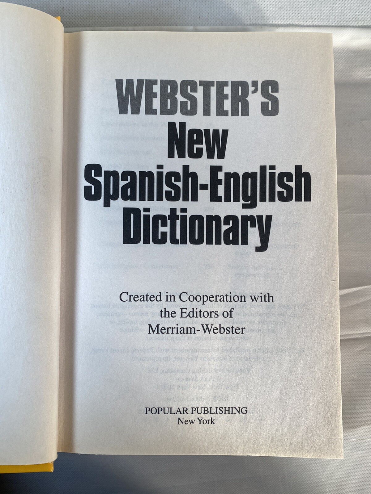 Webster’s New Spanish-English Dictionary – 2001 Jumbo Hardcover 740 Pages