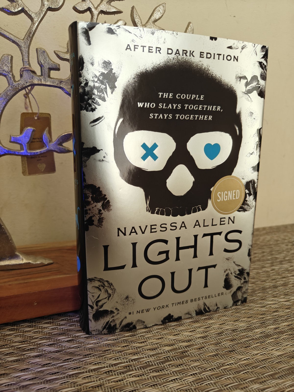 NAVESSA ALLEN LIGHTS OUT COLLECTOR’S AFTER DARK EDITION HARDCOVER BOOK SIGNED