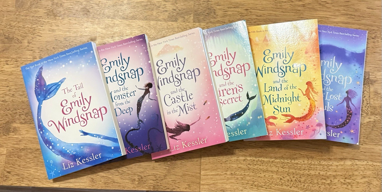 Emily Windsnap: Six Swishy Tails of Land and Sea : Books 1-6 (Box Set of Six)