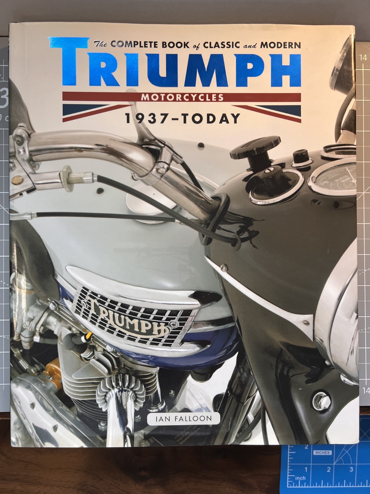 Complete Book of Classic & Modern Motorcycles, Falloon, Ian – LIKE NEW