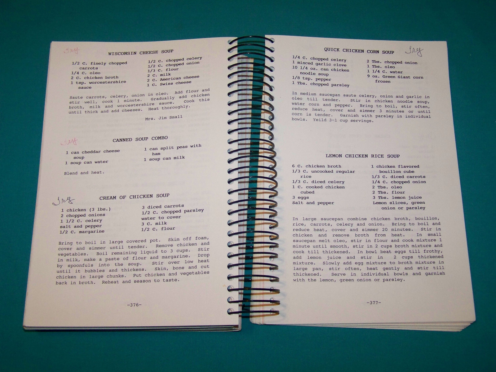 Proctor Hospital Service Auxiliary Cookbook Peoria, Illinois 422 pages 1993
