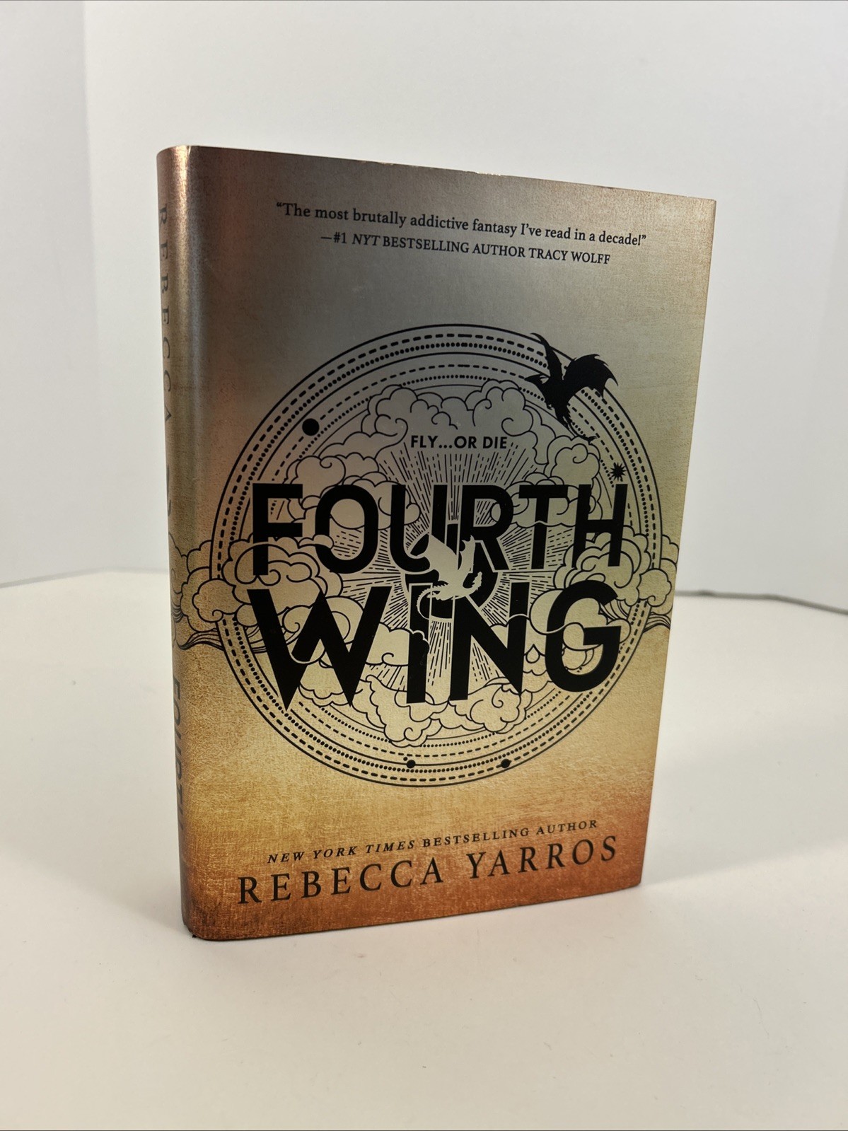 Fourth Wing – Hardcover By Yarros, Rebecca – VG