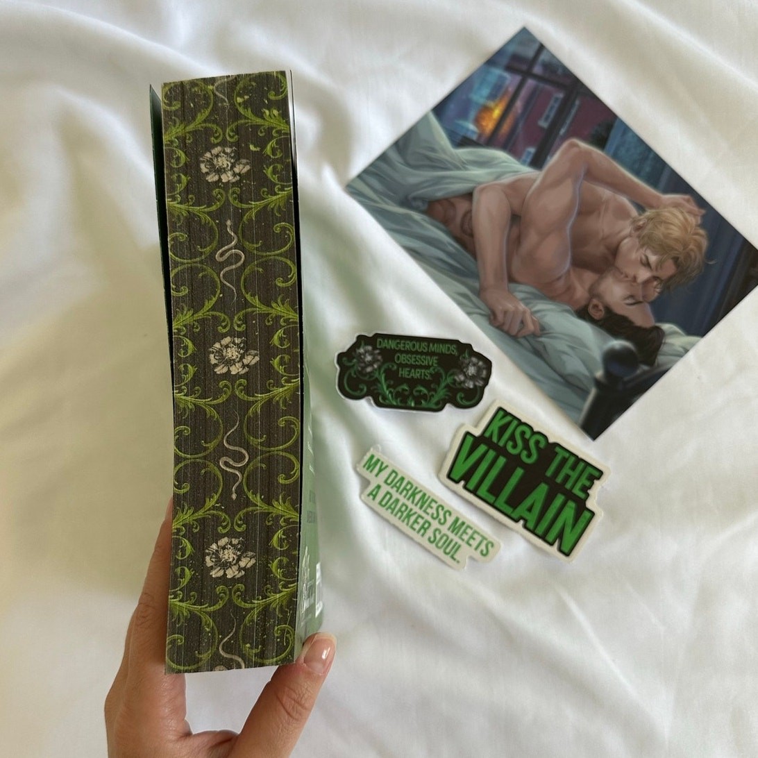 *Signed* Kiss The Villain Rina Kent Walmart Exclusive Paperback W/ Art