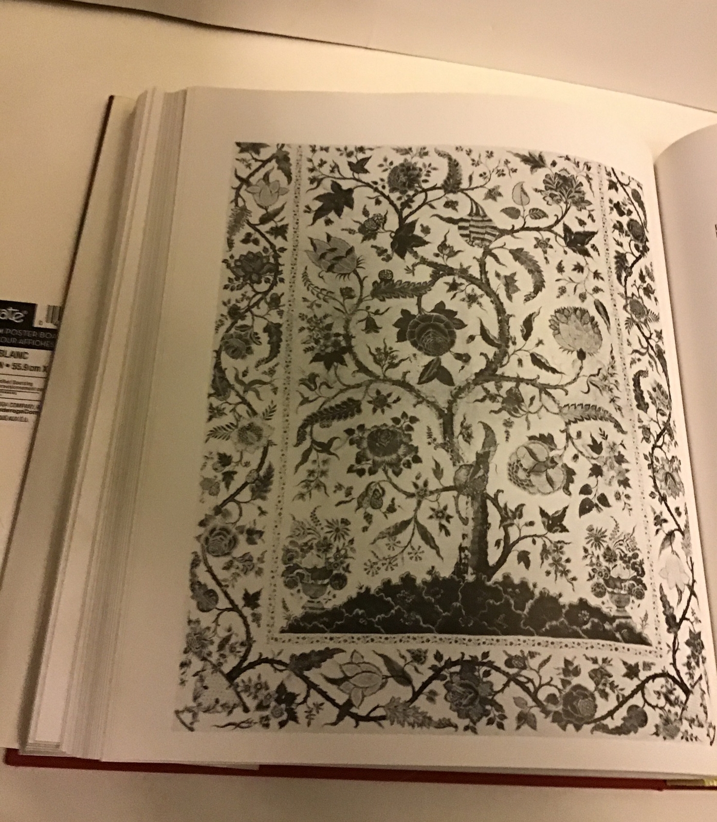 Textiles In America 1650-1870: A Dictionary By Florence M Montgomery.1984.HC/ DJ
