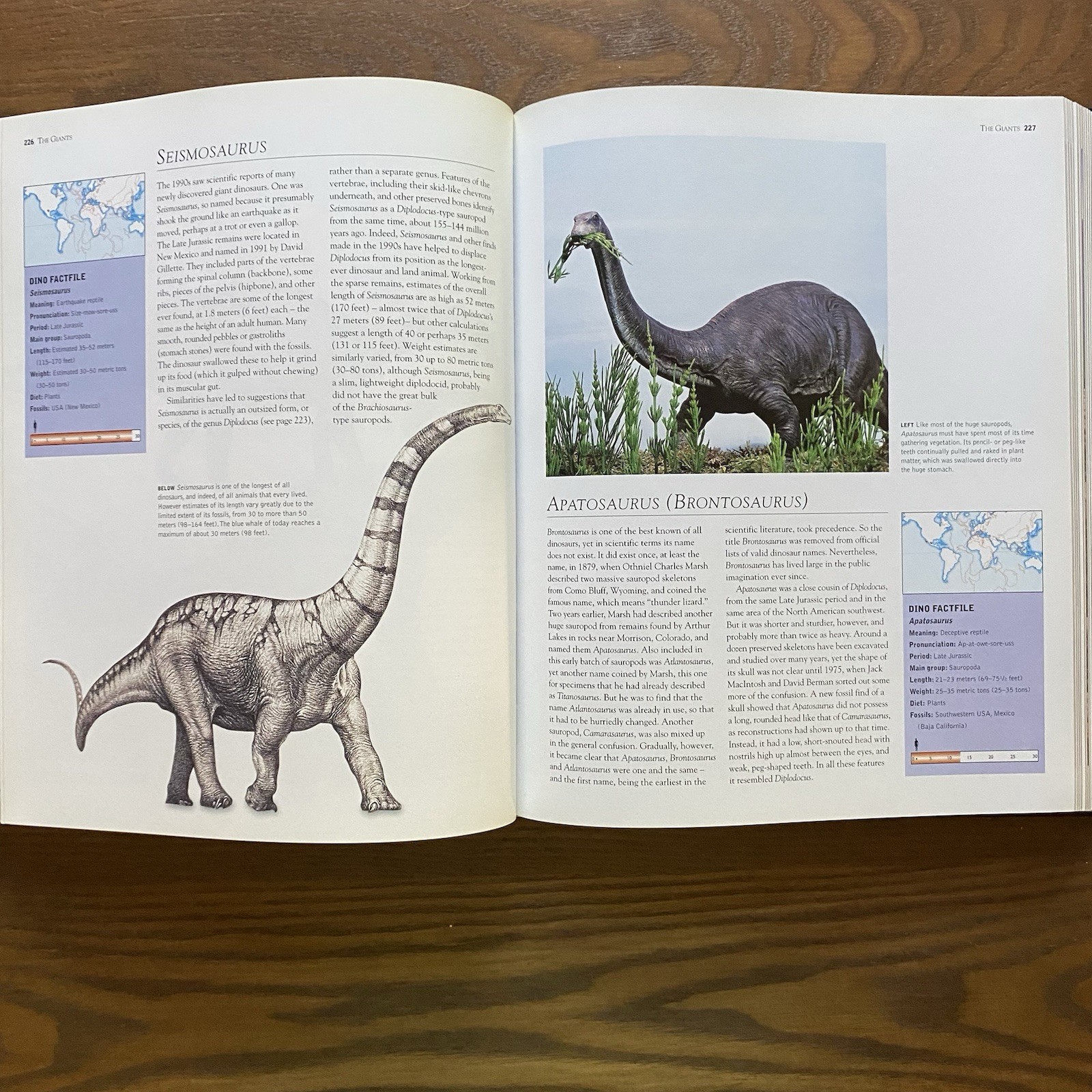 Easton Press Dinosaurus The Complete Guide to Donosaurs 2003 Leather Bound