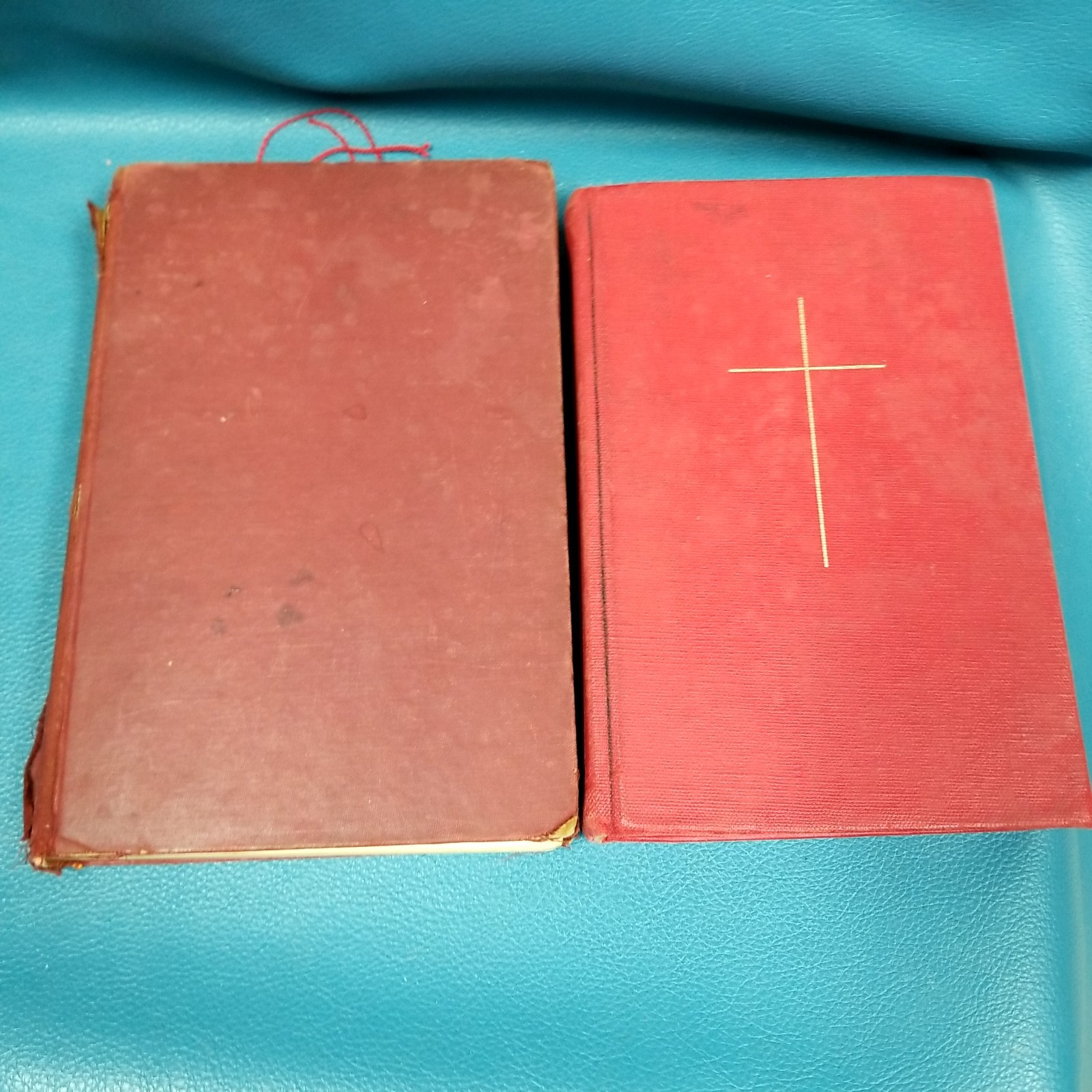 Lot 10 VTG Religious HC Books 1919-1987 Bibles Hymnals Novels Reader