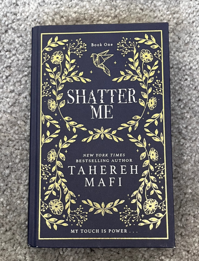 Shatter Me Hardcover Waterstones Special Edition 1st Book In Series