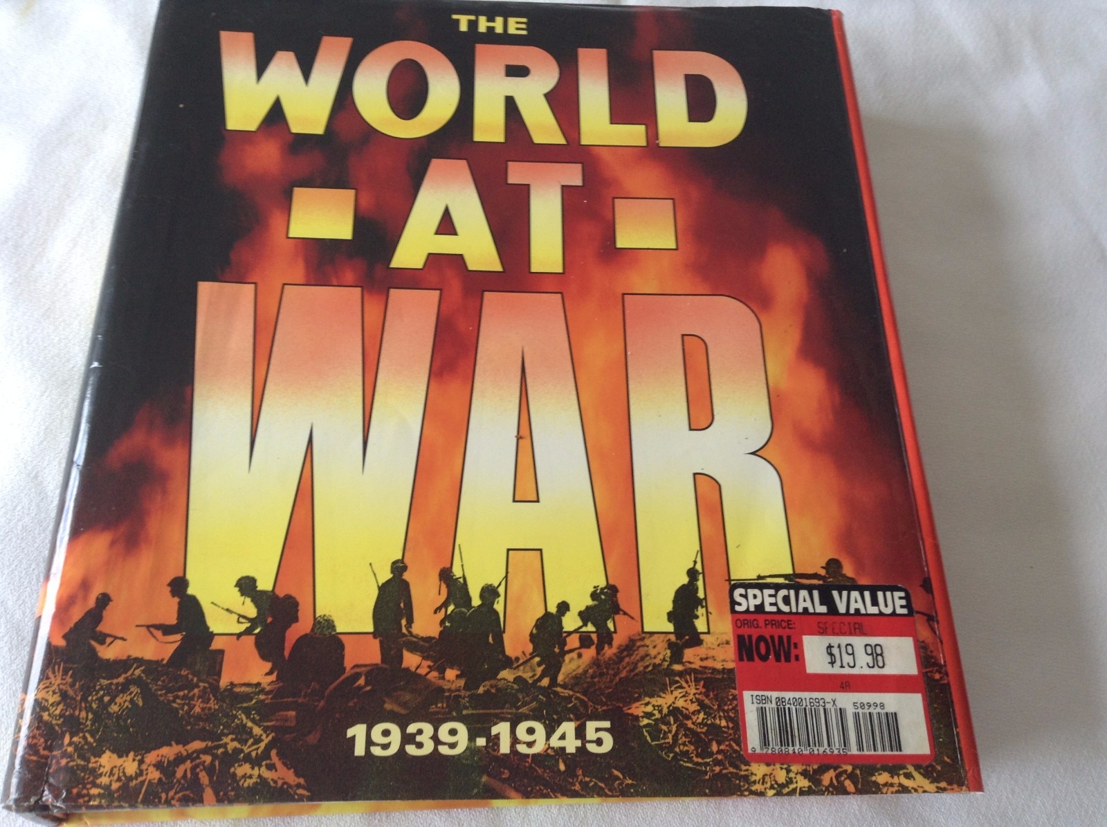 THE WORLD AT WAR, 1939-1945 by Dorset Press, 1991, 528 PAGES, LOTS OF PHOTOS