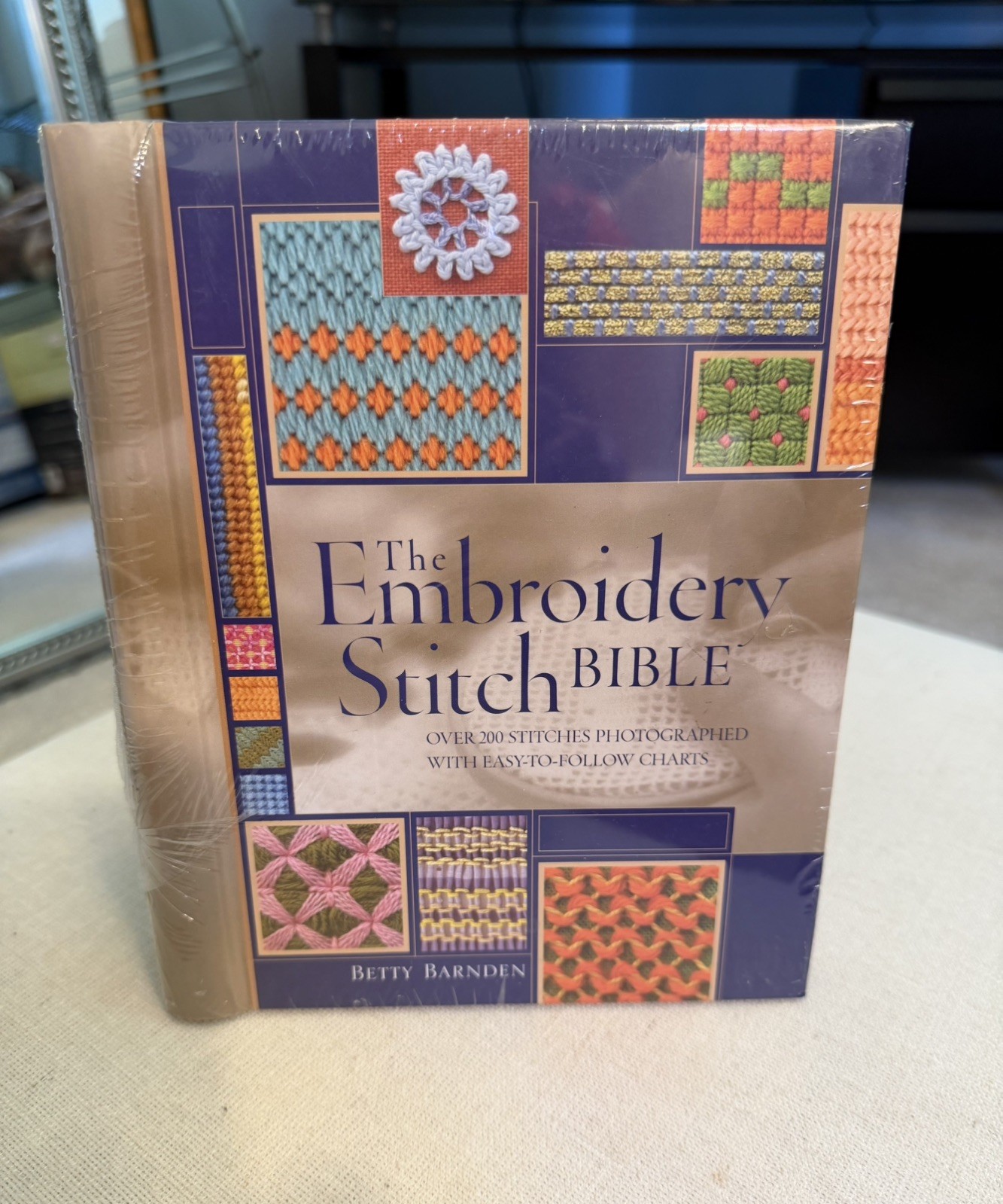 THE EMBROIDERY STITCH BIBLE ( BETTY BRANDEN ) NEW