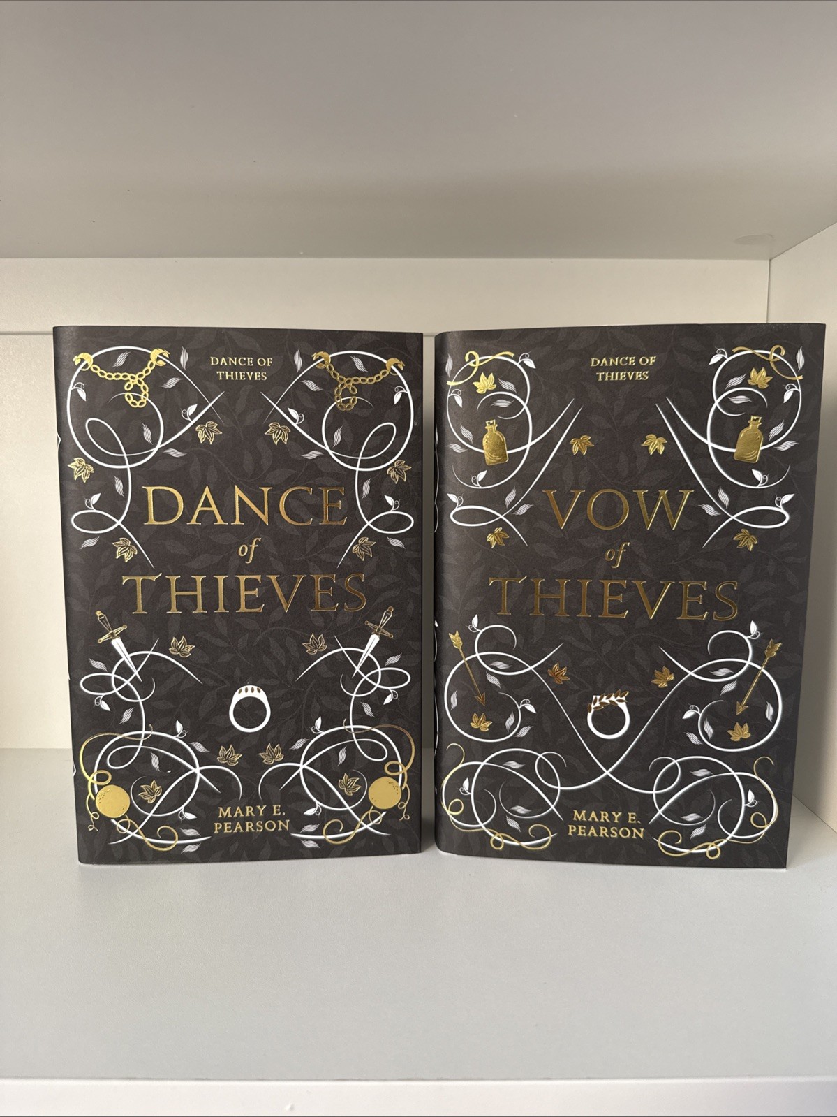 Dance of Thieves & Vow of Thieves By Mary E. Pearson FairyLoot Edition