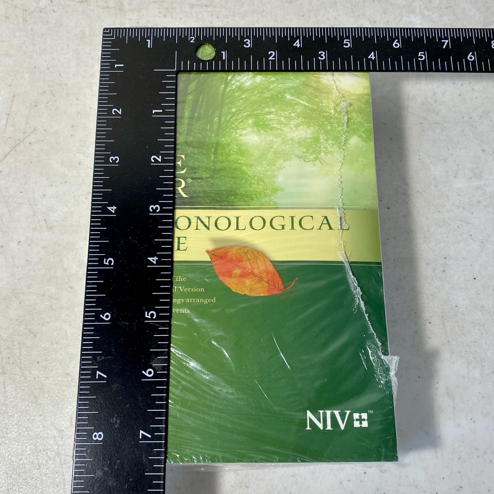 The One Year Chronological Bible NIV (Softcover) Tyndale Daily Reading Paperback