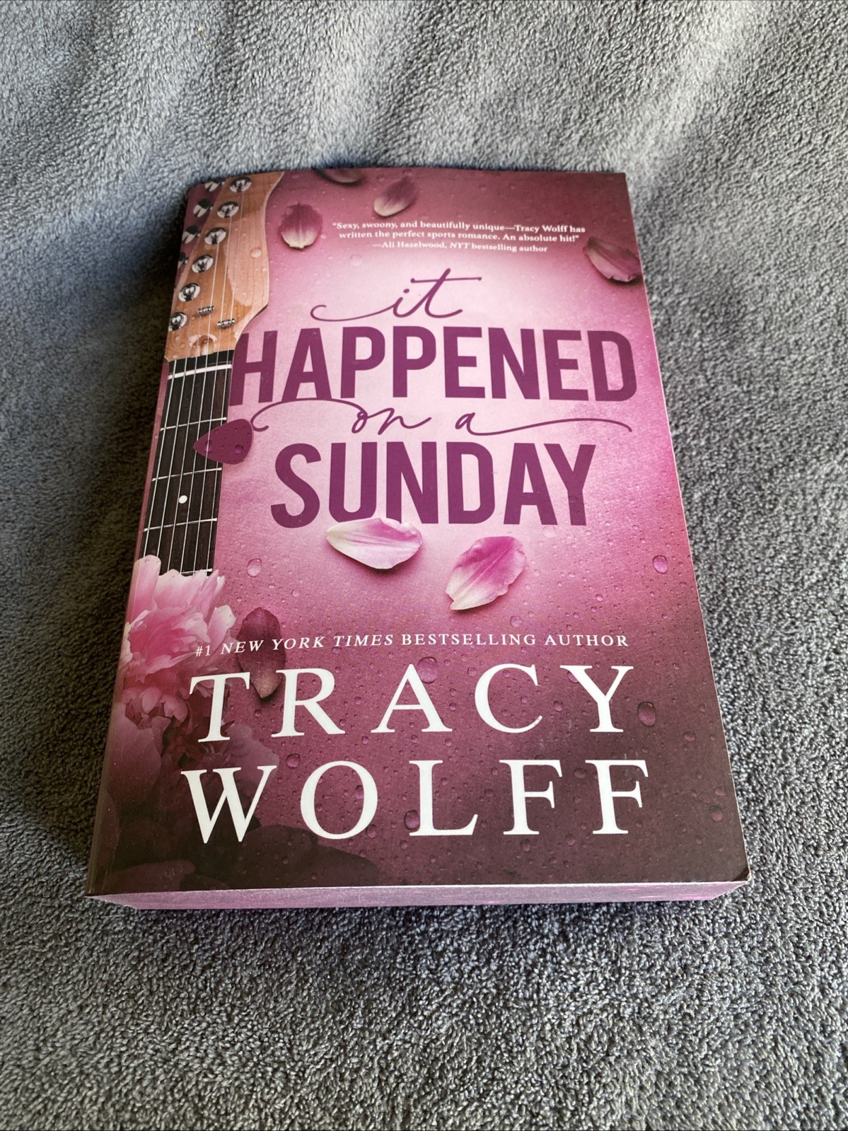 It Happened on a Sunday by Tracy Wolff ~ Paperback