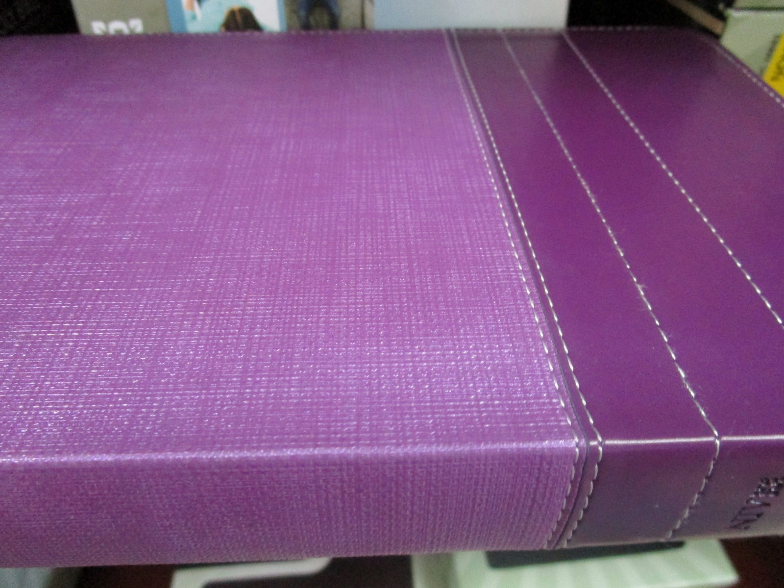 ** NIV 2011 Thinline Bible Large Print 10.5pt *Purple/Plum Leathersoft *NEW* 990