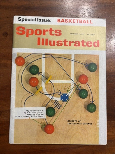Sports Illustrated Basketball December 11 1961 Secrets of the Shuffle Offense