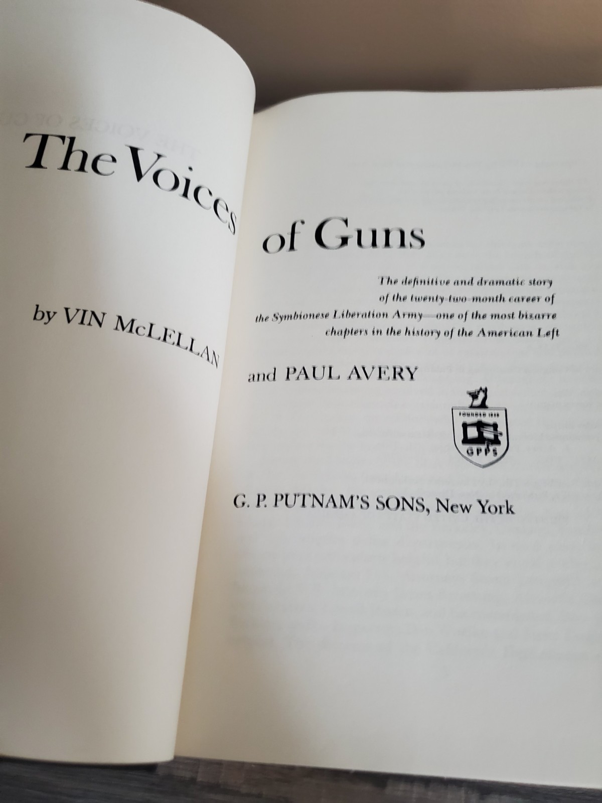 THE VOICES OF GUNS by Vin Mclellan and Paul Avery HC Book 1977