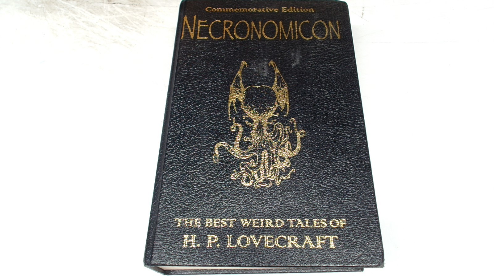 Necronomicon: The Best Weird Tales of H.P. Lovecraft (Commemorat