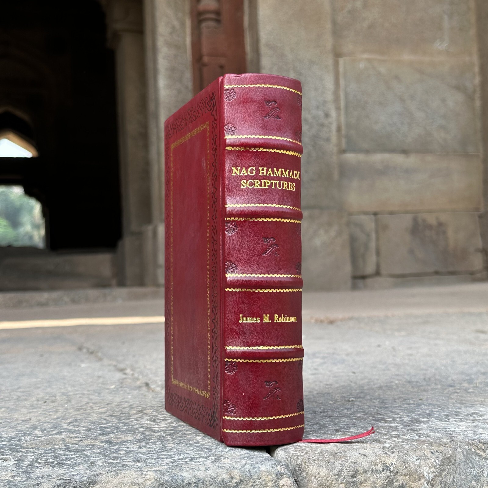 NAG HAMMADI SCRIPTURES [PREMIUM LEATHER BOUND]