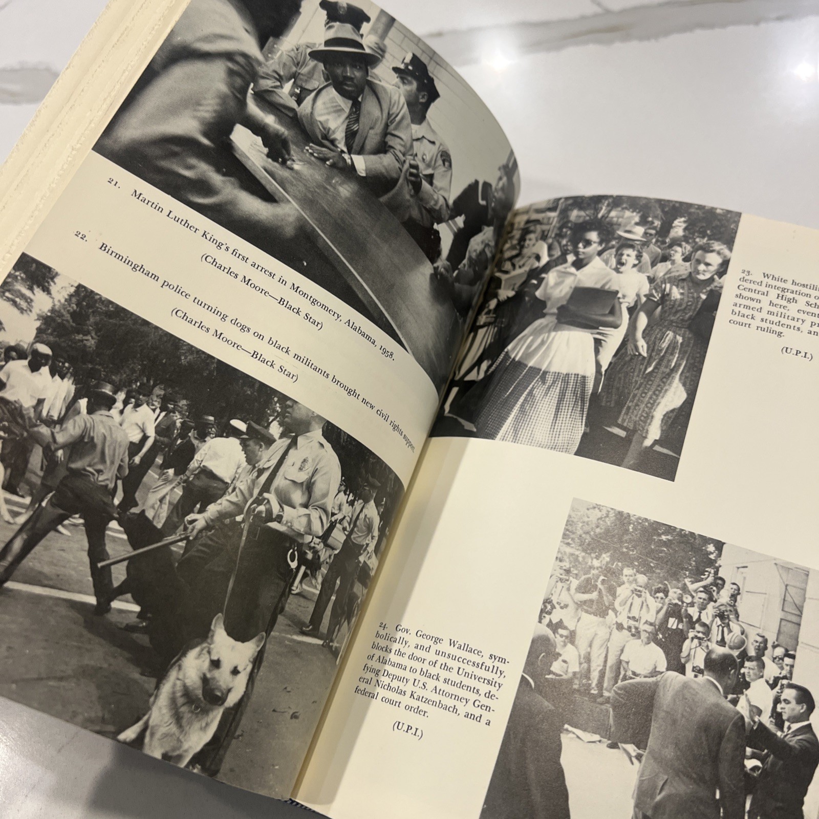 The Constitution in Crisis Times 1918-1969 (The New American Nation – GOOD