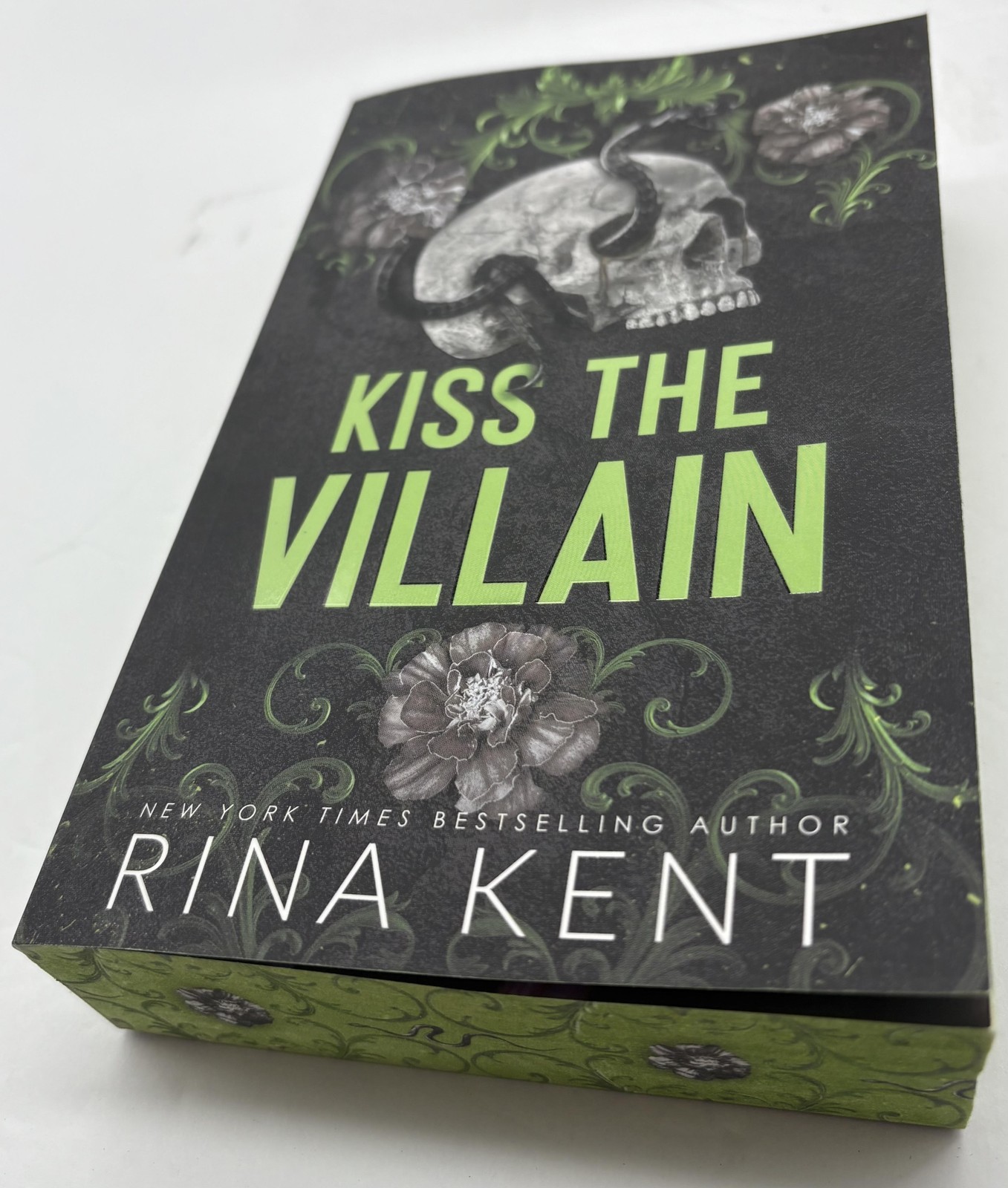 Kiss The Villain by Rina Kent (Digitally Signed Bookplate) Deluxe Edition