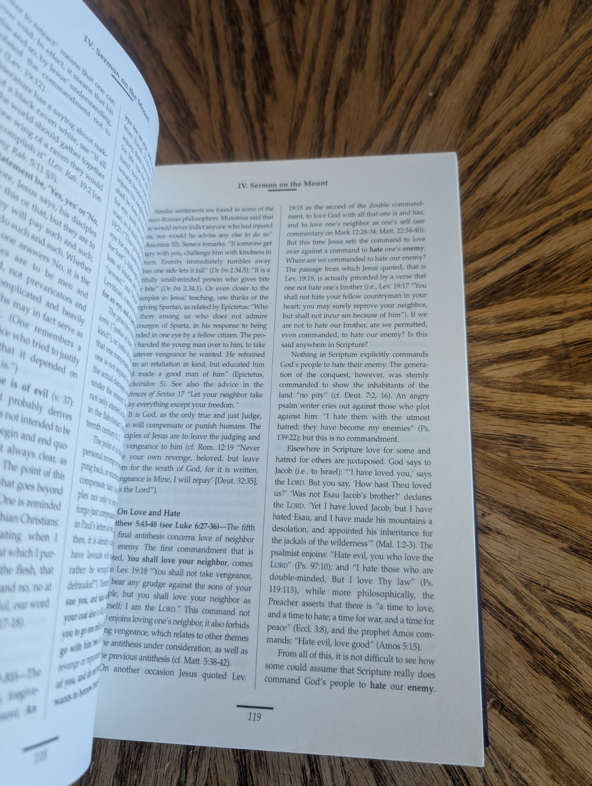 The Bible Knowledge Series Background Commentary Matthew-Luke Hardcover Evans