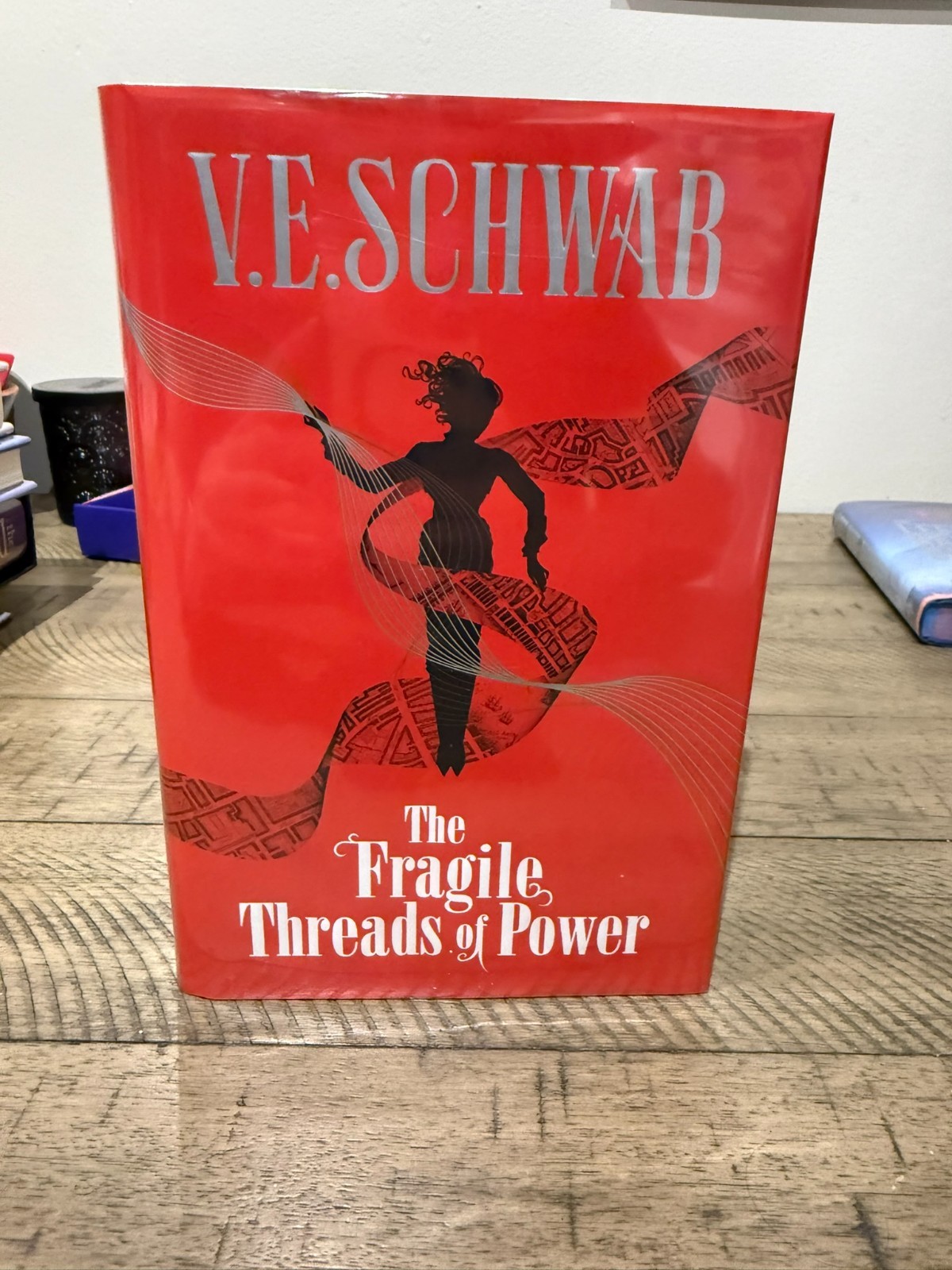 THE FRAGILE THREADS OF POWER SIGNED V.E. Schwab Illumicrate Limited Edition HC