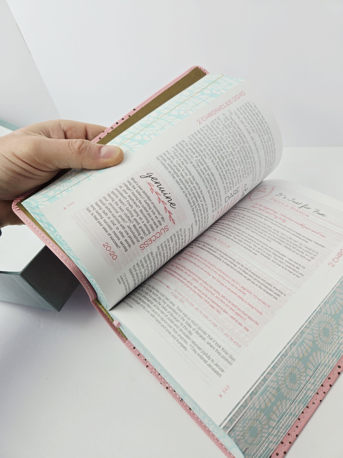 NIV True Images Teen Girls BIBLE Pink Leathersoft