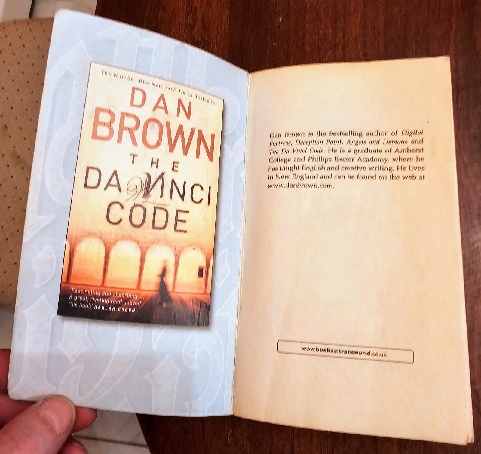Angels and Demons by Dan Brown, Paperback, 2003, 620 Pages, Corgi Books, Perfect