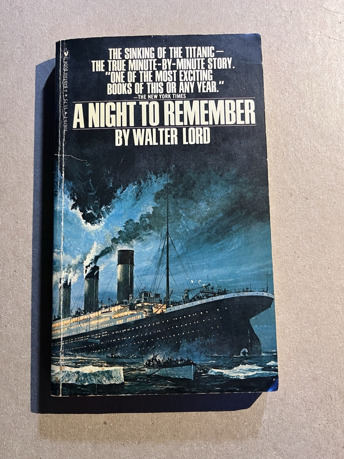 A NIGHT TO REMEMBER by Walter Lord vintage 1977 Bantam paperback TITANIC