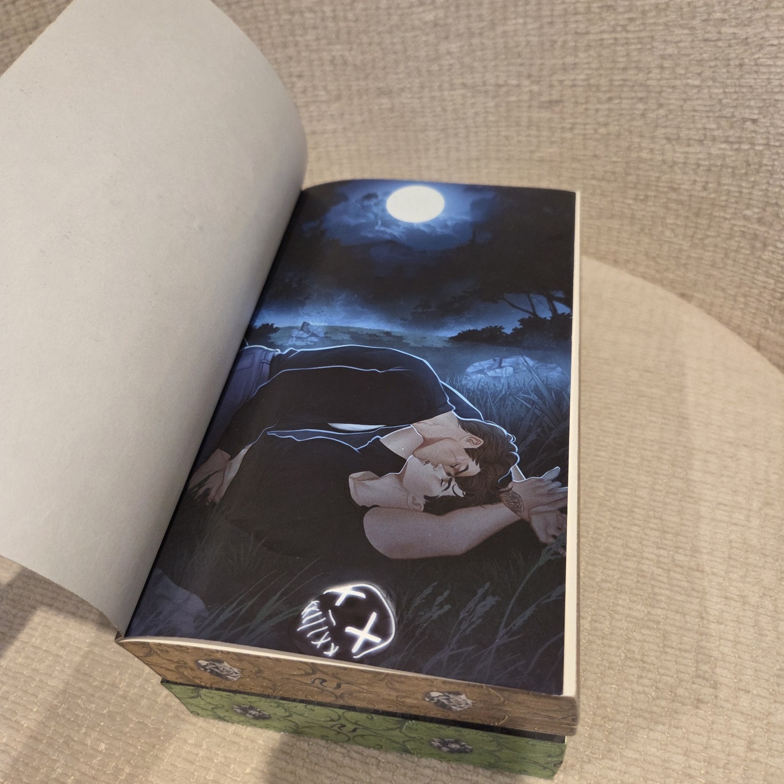 Kiss The Villian & Hunt The Villian By Rina Kent Deluxe Editions