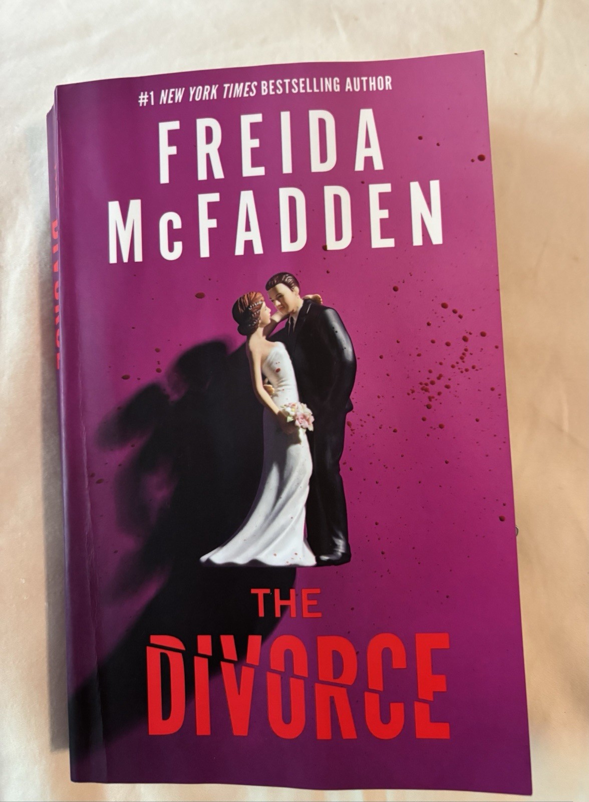 Freida McFadden The Divorce: A Novel Trade Paperback Poisoned Pen Press 2024