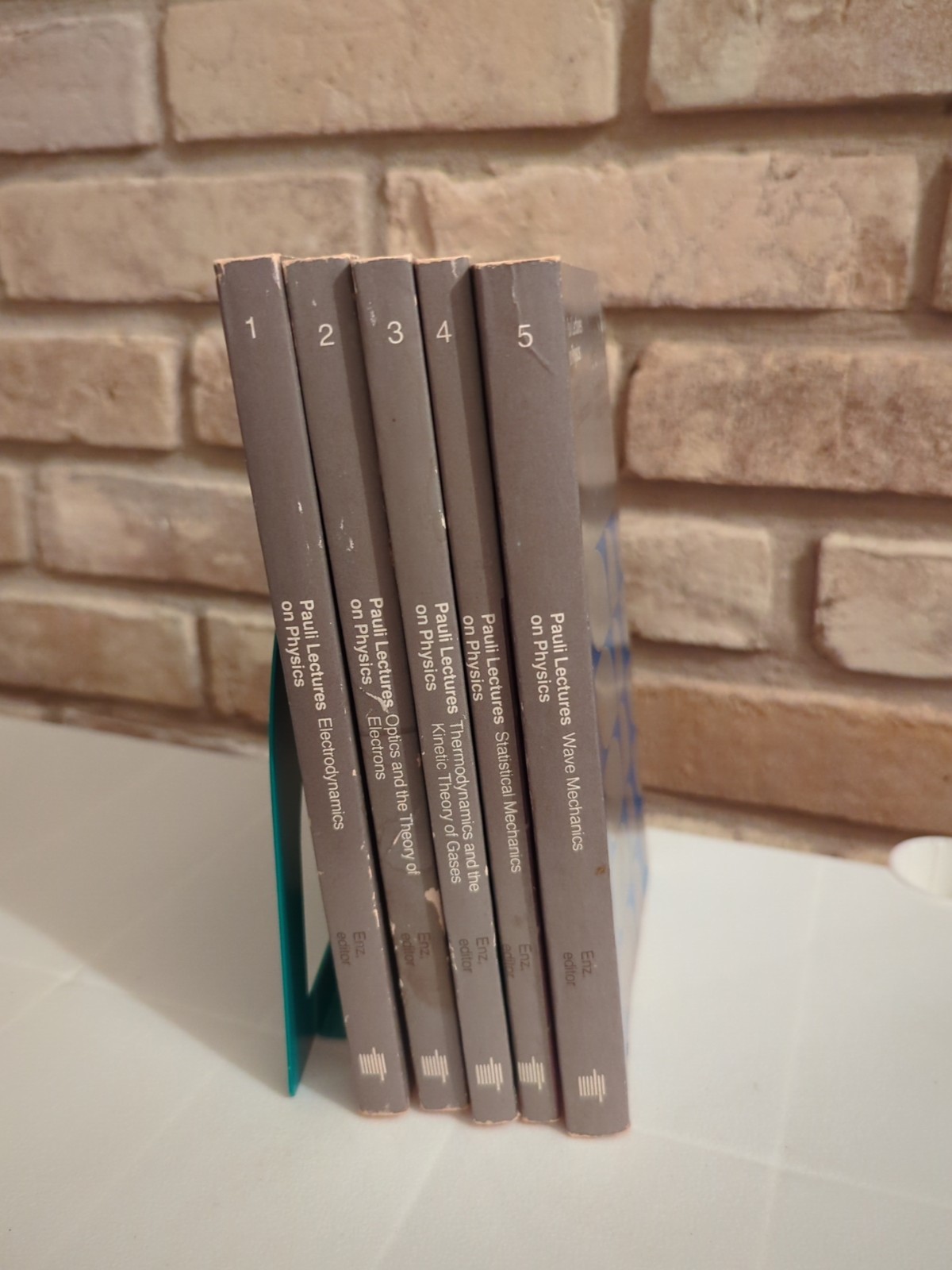 Wolfgang Pauli Lectures on Physics 5 Of 6 Volumes 1 2 3 4 5 Paperback Worn