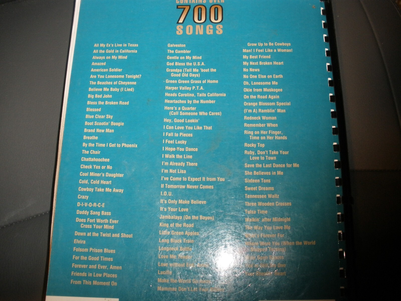 Fake Bks.: The Ultimate Country Fake Book : C Instruments by Hal Leonard (M12)