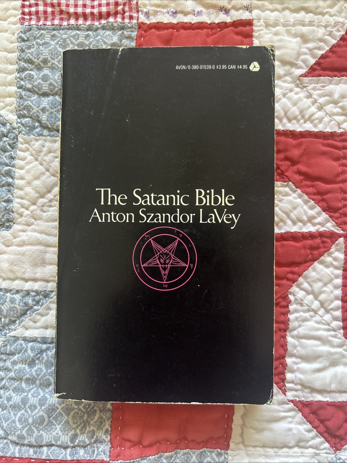 THE SATANIC BIBLE AVON 1969 PAPERBACK BOOK CANADA PRINT ANTON SZANDOR LAVEY