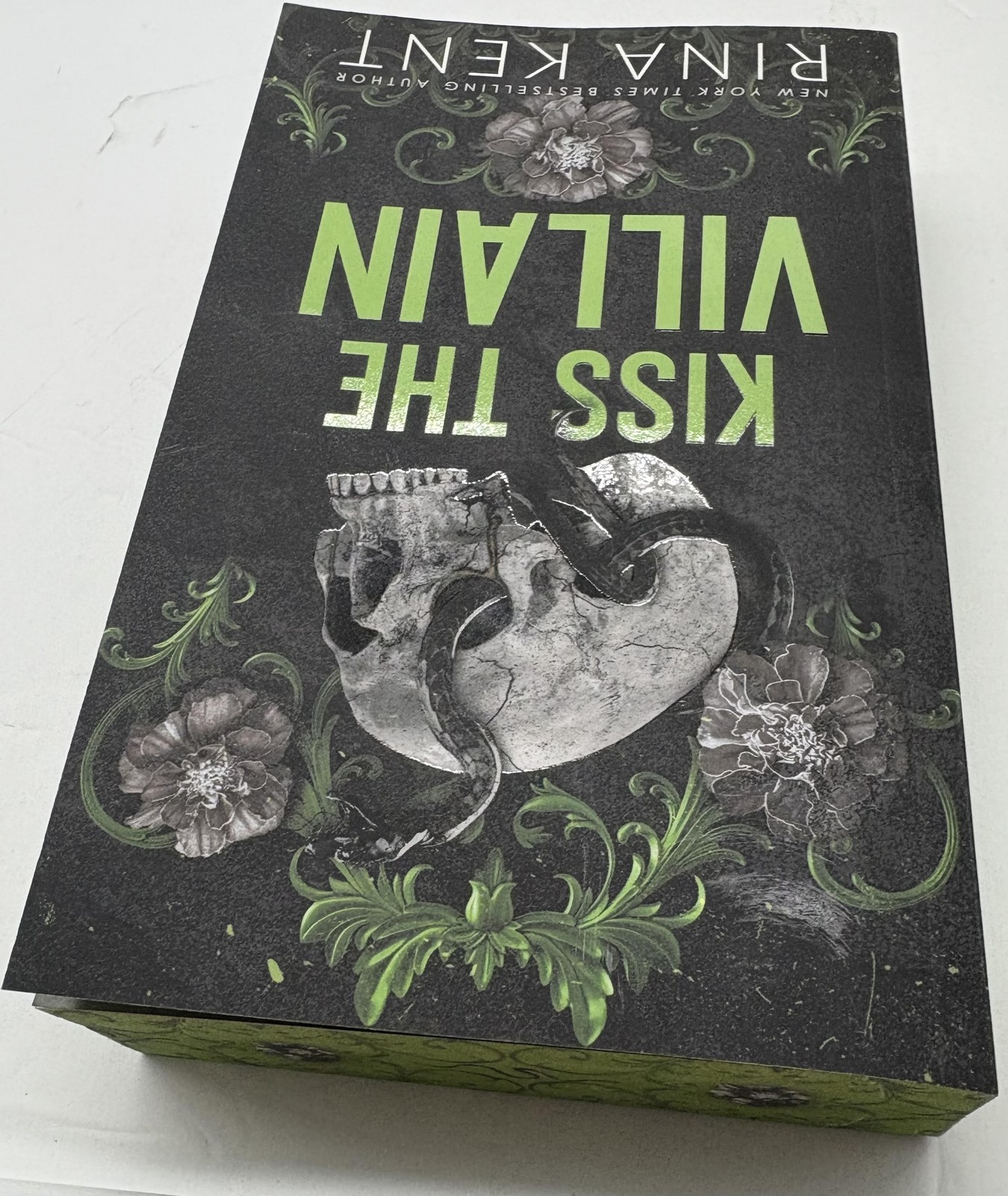 Kiss The Villain by Rina Kent (Digitally Signed Bookplate) Deluxe Edition